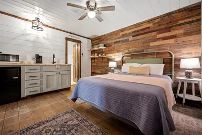 Queen bedroom in the studio