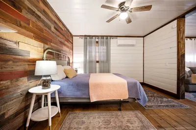 Queen bedroom in the studio