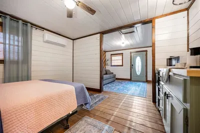Queen bedroom in the studio