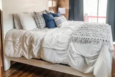 NEW KING BED