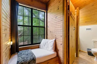 Mountain Bear Lodge - image 43 of 84