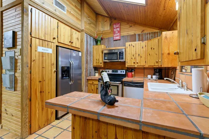 Mountain Bear Lodge - image 21 of 84