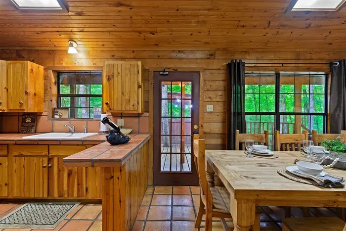 Mountain Bear Lodge - image 14 of 84