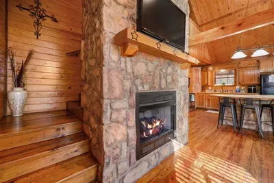 Star Creek Cabin - image 8 of 36