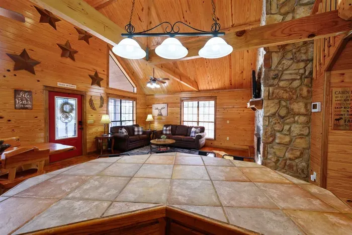 Star Creek Cabin - image 16 of 36