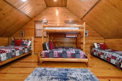 Star Creek Cabin - image 24 of 36