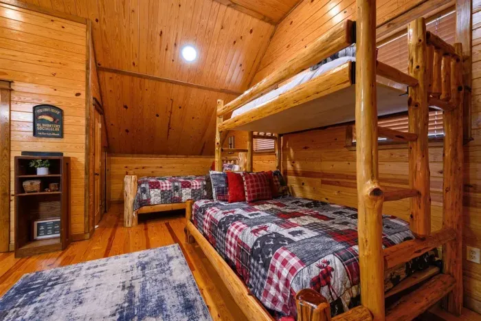 Star Creek Cabin - image 4 of 36