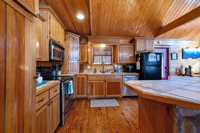Star Creek Cabin - image 12 of 36
