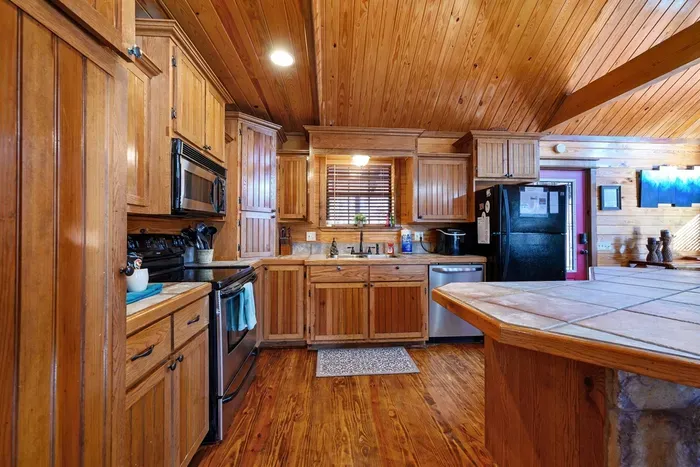 Star Creek Cabin - image 12 of 36