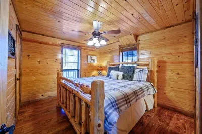 Star Creek Cabin - image 21 of 36