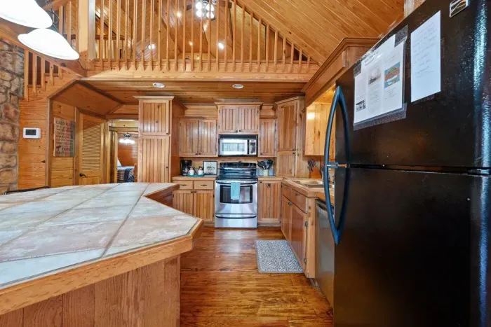 Star Creek Cabin - image 14 of 36