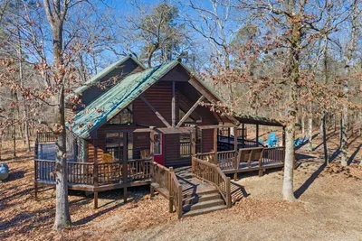Star Creek Cabin - image 31 of 36