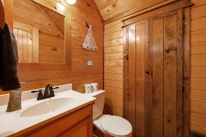 Star Creek Cabin - image 22 of 36
