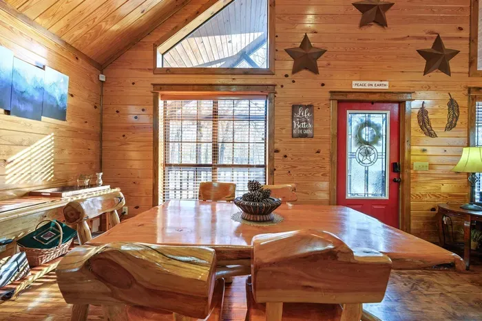 Star Creek Cabin - image 11 of 36