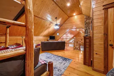 Star Creek Cabin - image 26 of 36