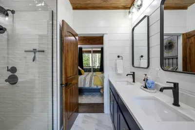 Kine En-Suite #2