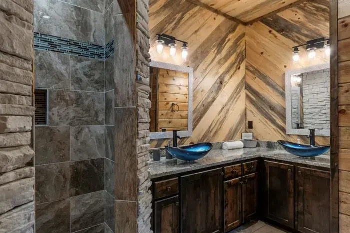 Conifer Crossing Lodge - image 23 of 35