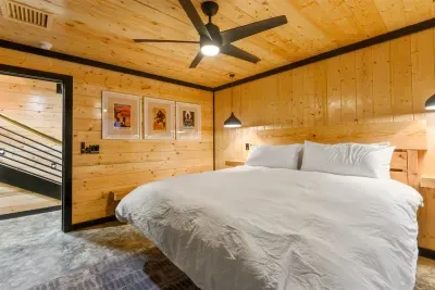 Dark Horse Cabin and Dark Horse Loft - image 35 of 118