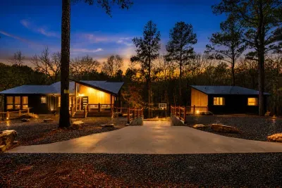 Dark Horse Cabin and Dark Horse Loft - image 1 of 118