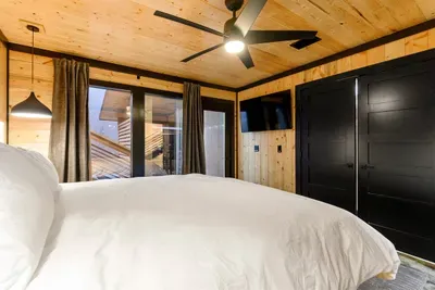 Dark Horse Cabin and Dark Horse Loft - image 34 of 118
