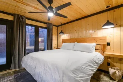 Dark Horse Cabin and Dark Horse Loft - image 46 of 118