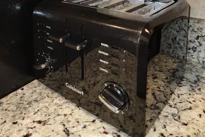 Toaster with capacity for 4 slices of bread a a time 👍