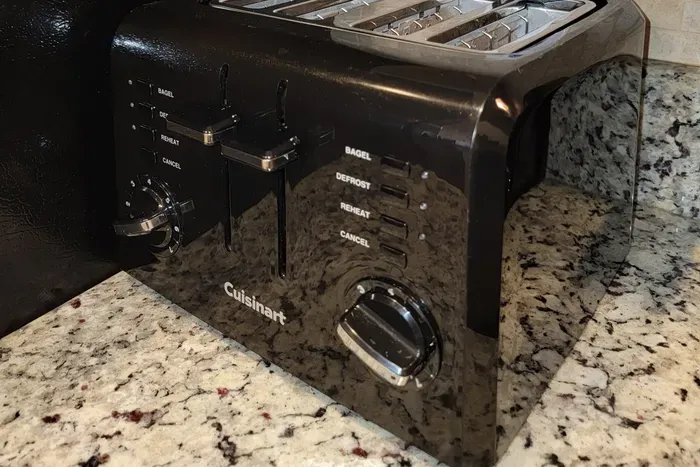 Toaster with capacity for 4 slices of bread a a time 👍