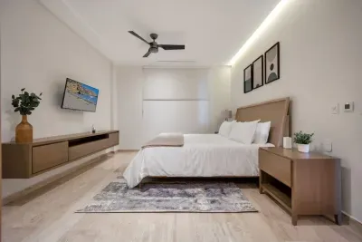 Arch views, 2 pools, 2 Jacuzzis, Gym, 3 King Beds - image 20 of 39