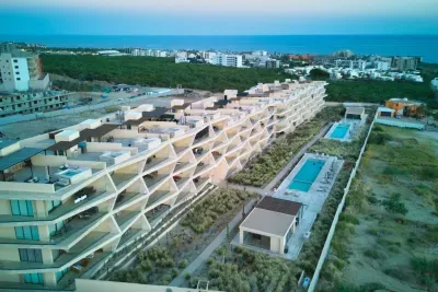 Arch views, 2 pools, 2 Jacuzzis, Gym, 3 King Beds - image 36 of 39