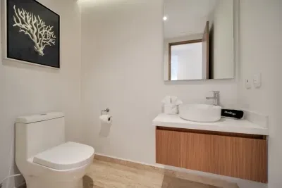 Arch views, 2 pools, 2 Jacuzzis, Gym, 3 King Beds - image 29 of 39