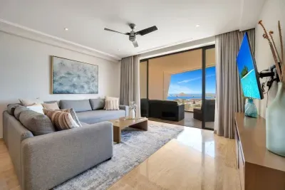 Arch views, 2 pools, 2 Jacuzzis, Gym, 3 King Beds - image 5 of 39