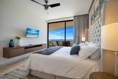 Arch views, 2 pools, 2 Jacuzzis, Gym, 3 King Beds - image 14 of 39