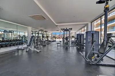 Arch views, 2 pools, 2 Jacuzzis, Gym, 3 King Beds - image 31 of 39