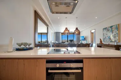 Arch views, 2 pools, 2 Jacuzzis, Gym, 3 King Beds - image 11 of 39