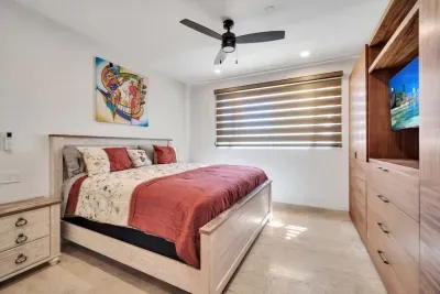 2nd bedroom