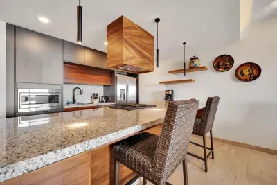 Eat-In Kitchen