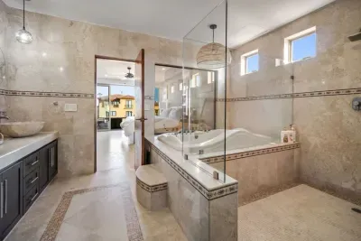 Main en suite