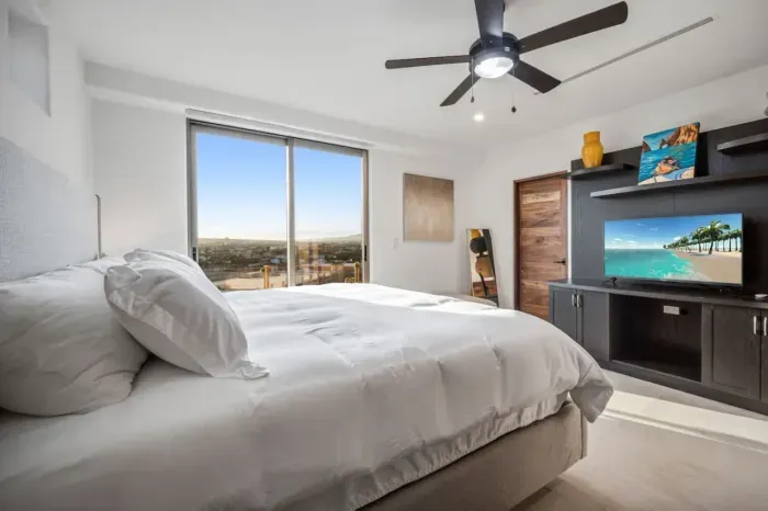 3rd bedroom with city views