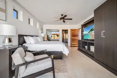 Main bedroom with en suite