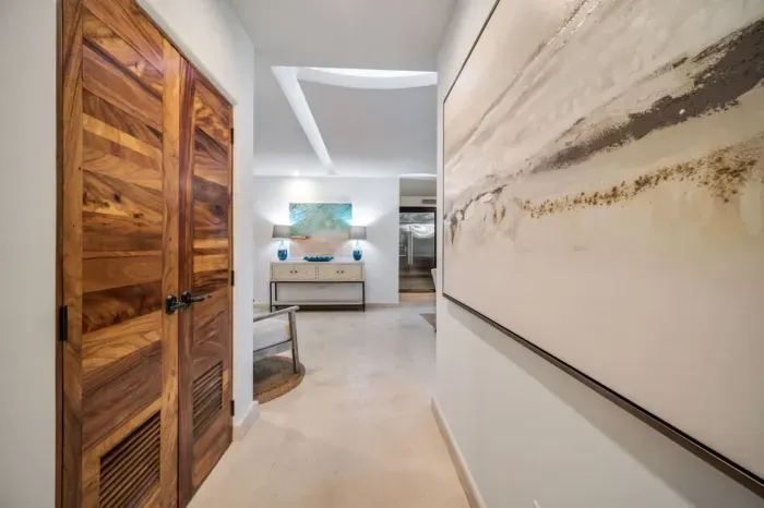 Hallway separating bedrooms 2 & 3