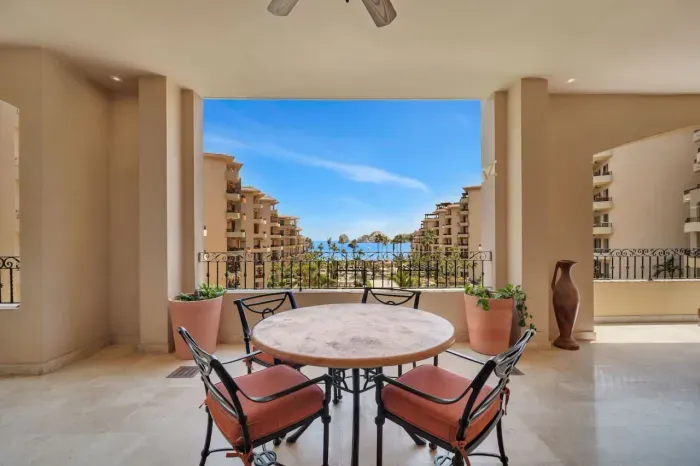 Patio table with seating for 4 people