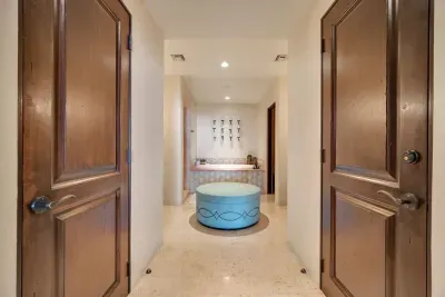 Hacienda Beach Club, 5-Star, Beachfront, 6 Beds - image 23 of 58