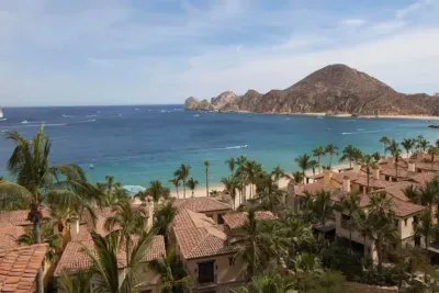 Direct access to Medano Beach