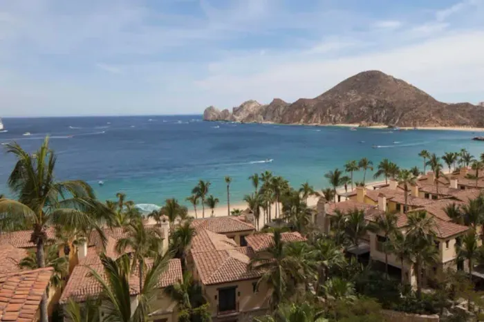 Direct access to Medano Beach