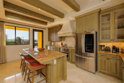 eat-in kitchen