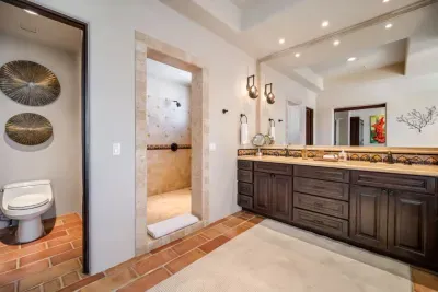 dual sinks main en-suite