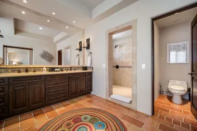Dual sinks in 2nd Suite