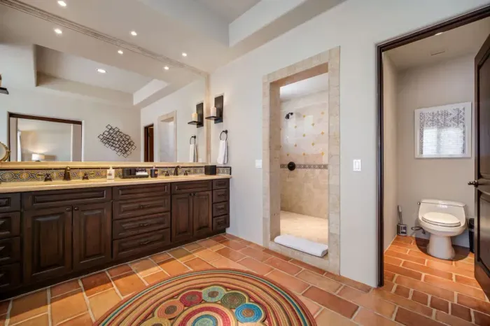 Dual sinks in 2nd Suite