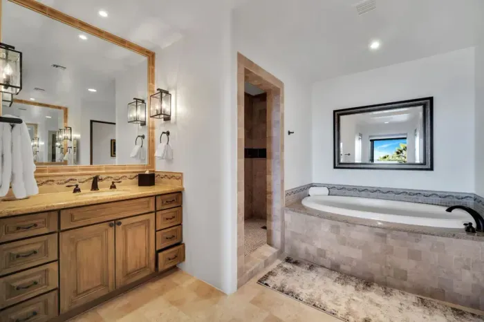 Dual/separate sinks in main bathroom