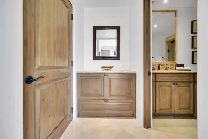 2nd bedroom entrance area